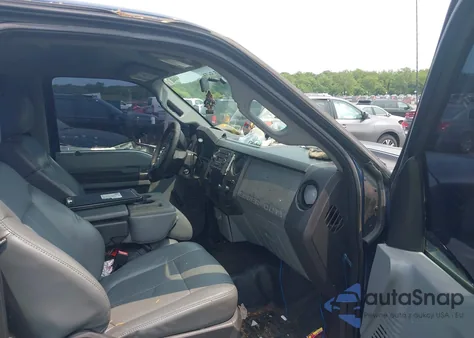 2011 Ford F250 Xl z USA, uszkodzony, nr VIN 1FTBF2A69BEC37906